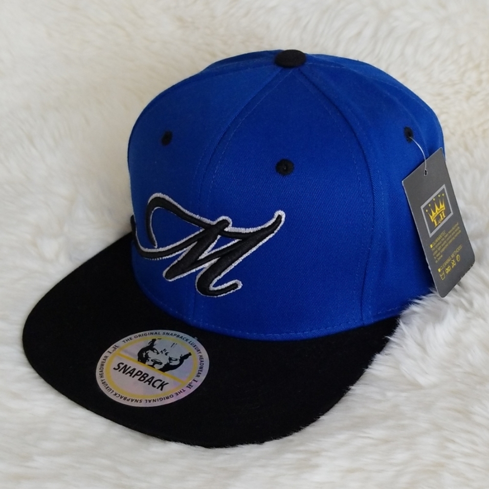 Blue baseball cap - Picture 2 of 8